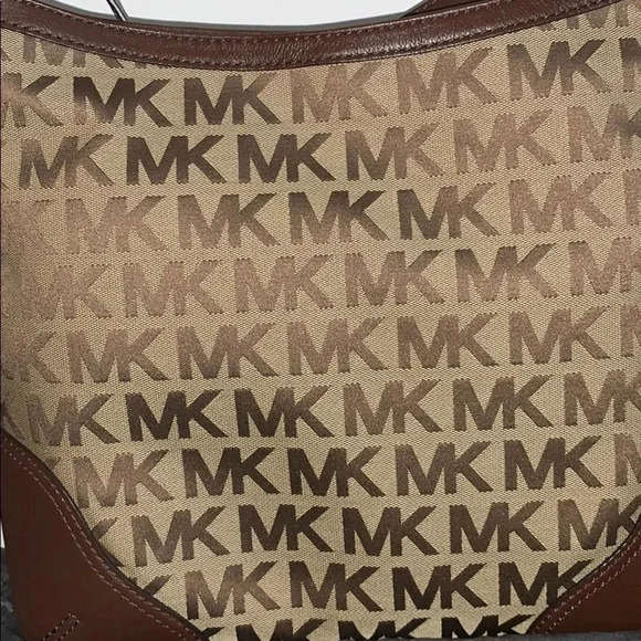 New Michael Kors Purse - Picture 3 of 6